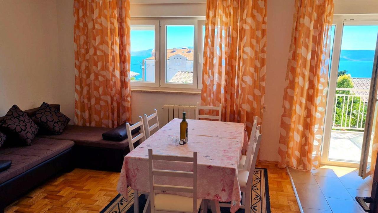 Apartmens Adriana ノヴィ・ヴィノドロスキー エクステリア 写真