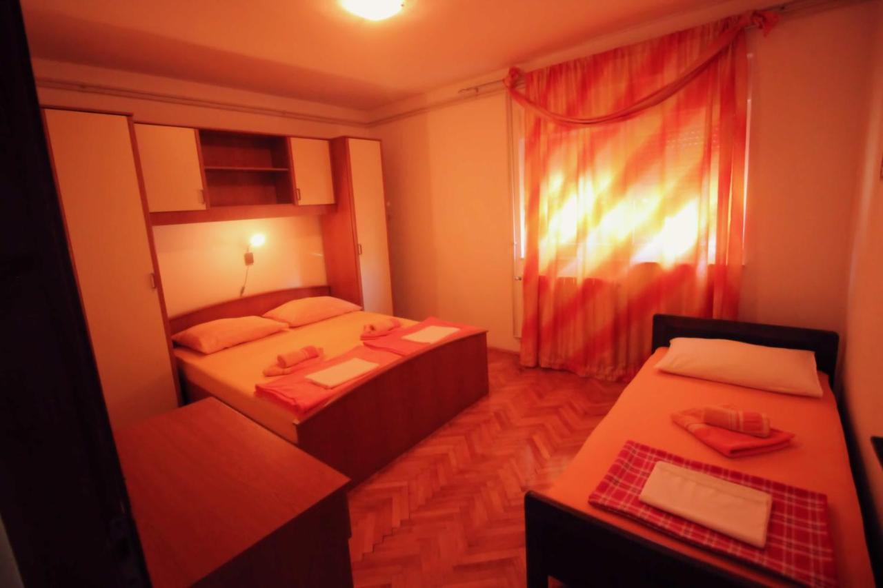 Apartmens Adriana ノヴィ・ヴィノドロスキー エクステリア 写真